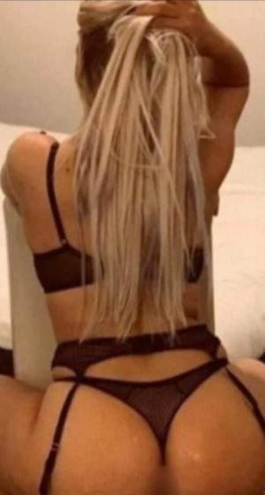 MAYA aus Rumänien - Liebt es zu verführen. Süße Frau mit vielen Vorzügen. Folge mir ins Land der Erotik. Dann beobachte mich zuerst Anonym auf der Bühne und rufe mich danach ins Zimmer!