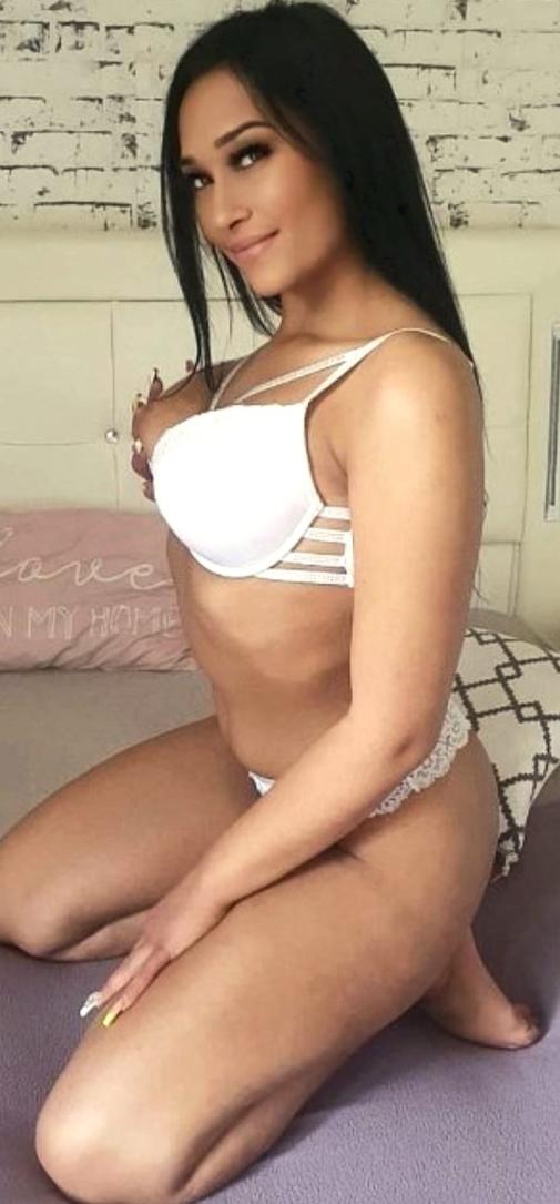 NADYN aus Ungarn - Diese Schönheit entführt Sie in eine Welt voller Leidenschaft. Bei mir findest du garantiert das perfekte erotische Abenteuer. Folge mir ins Land der Erotik. Dann beobachte mich zuerst Anonym auf der Bühne und rufe mich danach ins Zimmer! 0