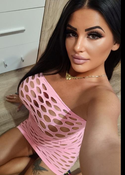 LISA aus Ungarn - . Bei mir findest du garantiert das perfekte erotische Abenteuer. Folge mir ins Land der Erotik. Dann beobachte mich zuerst Anonym auf der Bühne und rufe mich danach ins Zimmer! 1
