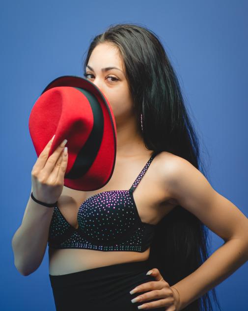 LORENA aus Rumänien - Tabulos und Dauergeil. Ich liebe hemmungslosen Sex. Hättest du nicht Lust mich zum Höhepunkt zu bringen. Dann beobachte mich zuerst Anonym auf der Bühne und rufe mich danach ins Zimmer! 1