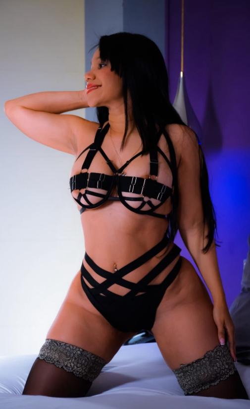 KAMILLA aus Spanien - Diese Schönheit entführt Sie in eine Welt voller Leidenschaft. Bei mir findest du garantiert das perfekte erotische Abenteuer. Du suchst Abwechslung im Bett. Dann beobachte mich zuerst Anonym auf der Bühne und rufe mich danach ins Zimmer! 3