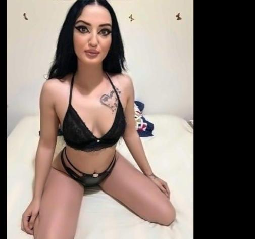 CLAUDIA aus Rumänien - Diese Schönheit entführt Sie in eine Welt voller Leidenschaft. Süße Frau mit vielen Vorzügen. Ich träume von einem harten Schwanz. Dann beobachte mich zuerst Anonym auf der Bühne und rufe mich danach ins Zimmer! 0