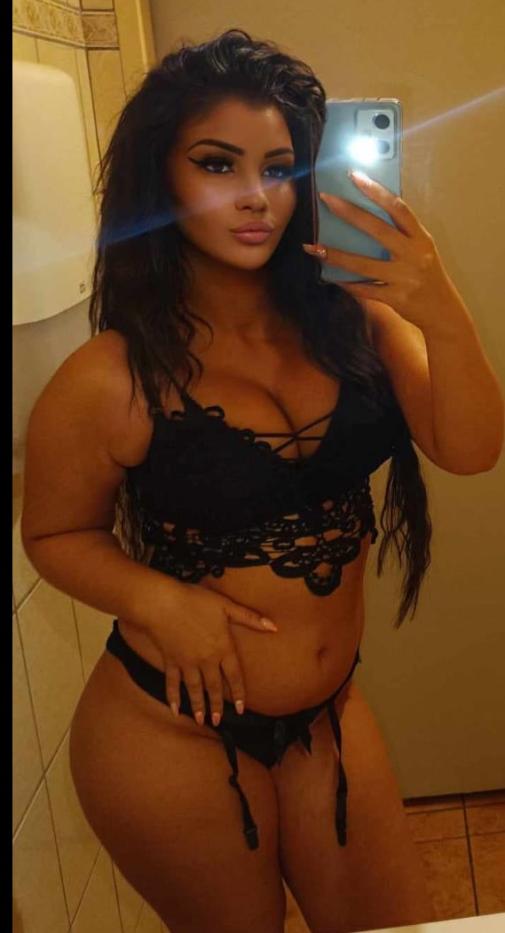 JASMIN aus Ungarn - Diese Schönheit entführt Sie in andere Welt. Bei mir findest du garantiert das perfekte erotische Abenteuer. Mein verführerischer Blick wird dich in den Bann ziehen. Dann beobachte mich zuerst Anonym auf der Bühne und rufe mich danach ins Zimmer! 0