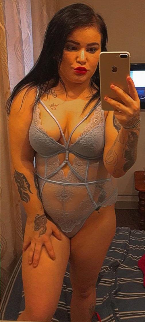 ELLA aus Rumänien - Diese Schönheit entführt Sie in andere Welt. Mit meinen heißen Lippen kann ich vieles anstellen. Hättest du nicht Lust mich zum Höhepunkt zu bringen. Dann beobachte mich zuerst Anonym auf der Bühne und rufe mich danach ins Zimmer! 0