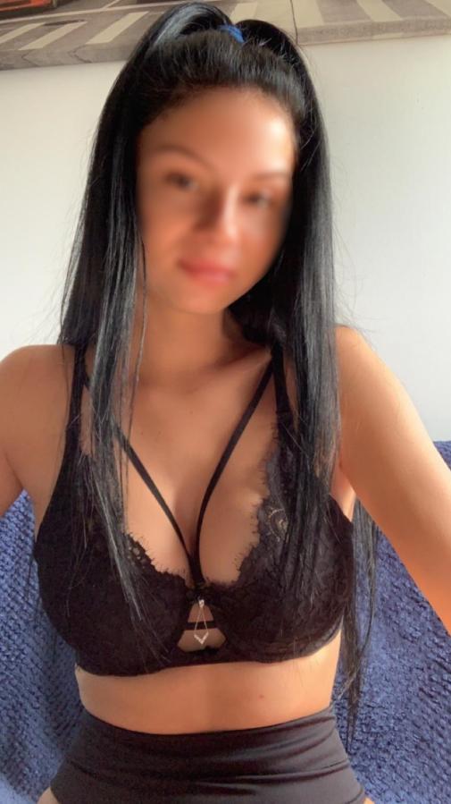 ELENA aus Rumänien - Tabulos und Dauergeil. Süße Frau mit vielen Vorzügen. Ich träume von einem harten Schwanz. Dann beobachte mich zuerst Anonym auf der Bühne und rufe mich danach ins Zimmer! 0