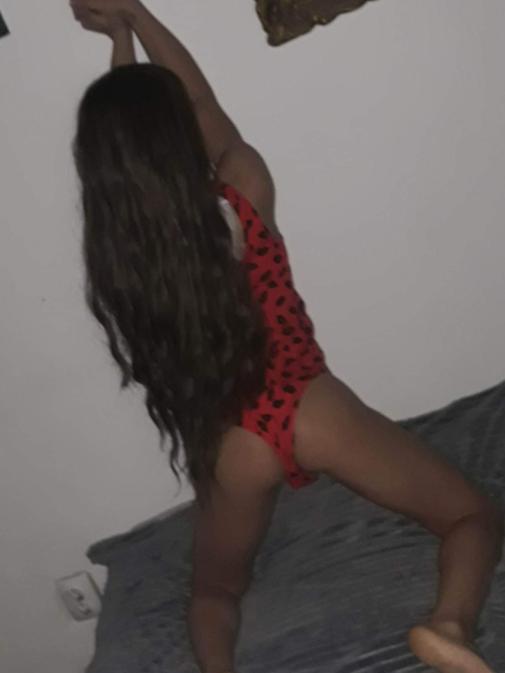 RALUKA TS aus Rumänien - . Ich liebe hemmungslosen Sex. Folge mir ins Land der Erotik. Dann beobachte mich zuerst Anonym auf der Bühne und rufe mich danach ins Zimmer! 0