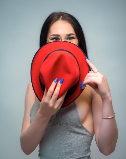 ALEXA aus Rumänien - . Ich liebe hemmungslosen Sex. Hättest du nicht Lust mich zum Höhepunkt zu bringen. Dann beobachte mich zuerst Anonym auf der Bühne und rufe mich danach ins Zimmer! 4