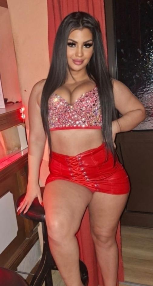 JASMIN aus Ungarn - Diese Schönheit entführt Sie in andere Welt. Bei mir findest du garantiert das perfekte erotische Abenteuer. Mein verführerischer Blick wird dich in den Bann ziehen. Dann beobachte mich zuerst Anonym auf der Bühne und rufe mich danach ins Zimmer! 0