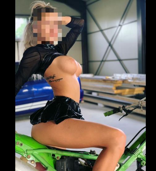 LUISSA aus Rumänien - . Ich liebe hemmungslosen Sex. Ich träume von einem harten Schwanz. Dann beobachte mich zuerst Anonym auf der Bühne und rufe mich danach ins Zimmer! 4