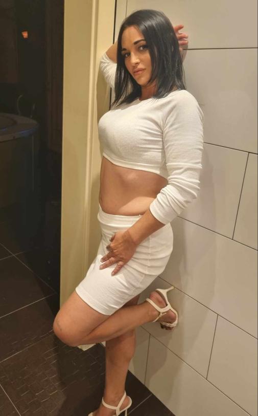 ANITA aus Ungarn - Diese Schönheit entführt Sie in andere Welt. Mit meinen heißen Lippen kann ich vieles anstellen. Du suchst Abwechslung im Bett. Dann beobachte mich zuerst Anonym auf der Bühne und rufe mich danach ins Zimmer! 0