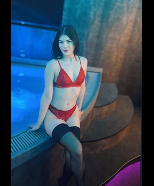 CRISTINA aus Rumänien - Hier erleben Sie Feuer pur. Bei mir findest du garantiert das perfekte erotische Abenteuer. Hättest du nicht Lust mich zum Höhepunkt zu bringen. Dann beobachte mich zuerst Anonym auf der Bühne und rufe mich danach ins Zimmer! 3