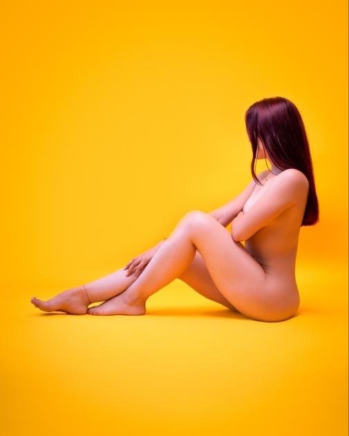 BEATRICE  aus Bulgarien - . Mit meinen heißen Lippen kann ich vieles anstellen. Hättest du nicht Lust mich zum Höhepunkt zu bringen. Dann beobachte mich zuerst Anonym auf der Bühne und rufe mich danach ins Zimmer! 1
