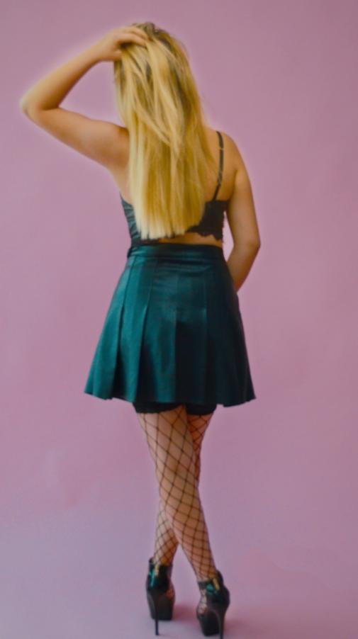 SISSI aus Bulgarien - . Mit meinen heißen Lippen kann ich vieles anstellen. Ich träume von einem harten Schwanz. Dann beobachte mich zuerst Anonym auf der Bühne und rufe mich danach ins Zimmer! 3