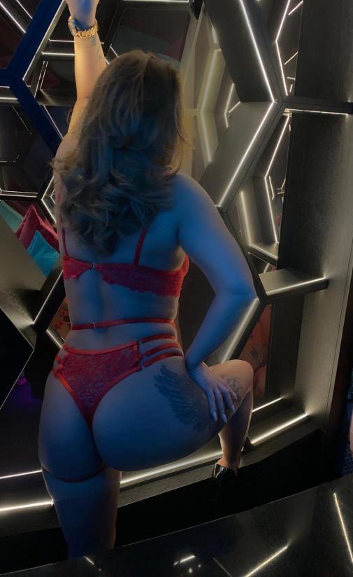 ISABEL aus Rumänien - Tabulos und Dauergeil. Bei mir findest du garantiert das perfekte erotische Abenteuer. Hättest du nicht Lust mich zum Höhepunkt zu bringen. Dann beobachte mich zuerst Anonym auf der Bühne und rufe mich danach ins Zimmer! 2